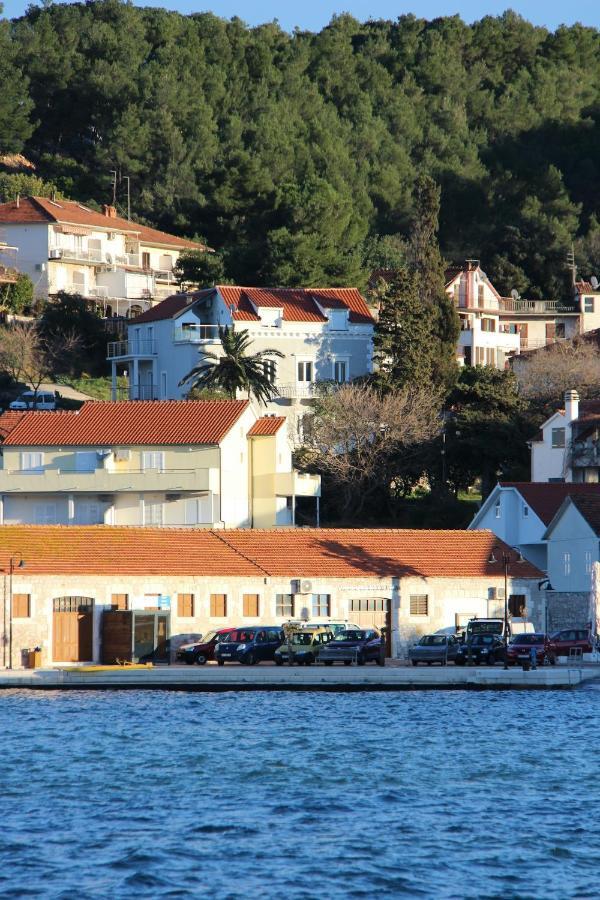 Mara * Jelsa (Hvar)